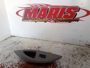 Gebruikte Elektrisch Raam Schakelaar Mitsubishi Grandis (NA) 2.4 16V MIVEC Prijs € 15,00 Margeregeling aangeboden door Autosloopbedrijf gebr. Maris