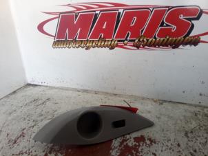 Gebruikte Elektrisch Raam Schakelaar Mitsubishi Grandis (NA) 2.4 16V MIVEC Prijs € 15,00 Margeregeling aangeboden door Autosloopbedrijf gebr. Maris