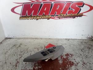 Gebruikte Elektrisch Raam Schakelaar Mitsubishi Grandis (NA) 2.4 16V MIVEC Prijs € 25,00 Margeregeling aangeboden door Autosloopbedrijf gebr. Maris