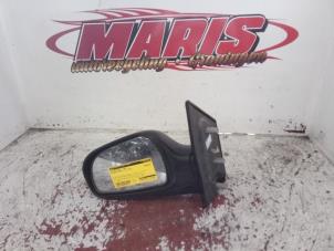Gebruikte Spiegel Buiten links Hyundai Matrix 1.6 16V Prijs € 25,00 Margeregeling aangeboden door Autosloopbedrijf gebr. Maris