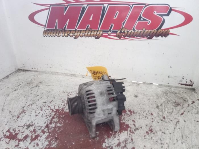 Gebruikte Dynamo Renault Megane II CC (EM) 1.6 16V Prijs € 40,00 Margeregeling aangeboden door Autosloopbedrijf gebr. Maris