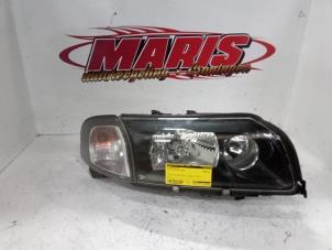 Gebruikte Koplamp rechts Volvo S80 (TR/TS) 2.5 T Turbo 20V Prijs € 175,00 Margeregeling aangeboden door Autosloopbedrijf gebr. Maris