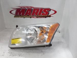 Gebruikte Koplamp links Dodge Caliber 1.8 16V Prijs € 75,00 Margeregeling aangeboden door Autosloopbedrijf gebr. Maris