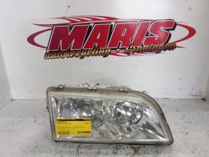 Gebruikte Rechter Koplamp Volvo V40 (VW) 1.8 16V Prijs € 35,00 Margeregeling aangeboden door Autosloopbedrijf gebr. Maris