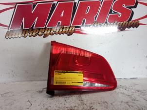 Gebruikte Achterlicht links Volkswagen Touareg (7PA/PH) 3.0 TDI V6 24V Prijs € 40,00 Margeregeling aangeboden door Autosloopbedrijf gebr. Maris