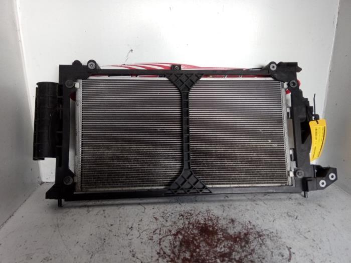 Gebruikte Airco Condensor Nissan Leaf (ZE0) Leaf Prijs € 75,00 Margeregeling aangeboden door Autosloopbedrijf gebr. Maris