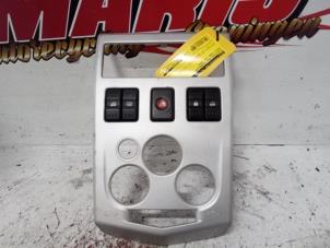 Gebruikte Raam schakelaar elektrisch Dacia Logan MCV (KS) 1.6 16V Prijs € 25,00 Margeregeling aangeboden door Autosloopbedrijf gebr. Maris