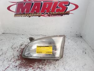 Gebruikte Koplamp links Toyota Starlet (EP9) 1.3,XLi,GLi 16V Prijs € 35,00 Margeregeling aangeboden door Autosloopbedrijf gebr. Maris