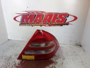 Gebruikte Achterlicht rechts Mercedes C (W203) 2.0 C-180 16V Prijs € 30,00 Margeregeling aangeboden door Autosloopbedrijf gebr. Maris