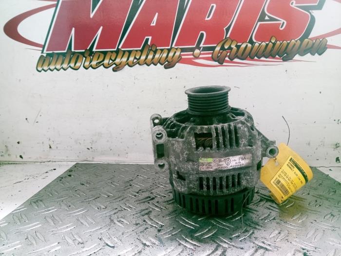 Gebruikte Dynamo Renault Clio II (BB/CB) 1.4 Prijs € 25,00 Margeregeling aangeboden door Autosloopbedrijf gebr. Maris