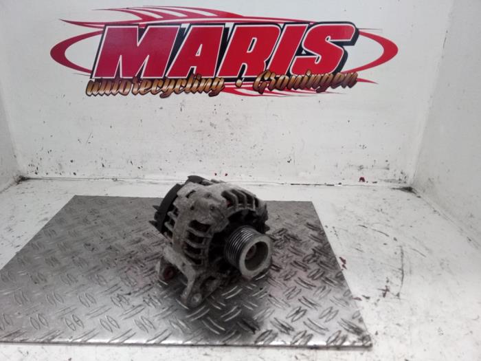 Dynamo Renault Clio III (BR/CR), 2005 / 2014 1.2 16V 75, Hatchback, Benzine, 1.149cc, 55kW (75pk), FWD, D4F740; D4FD7; D4F706; D4F764; D4FE7, 2005-06 / 2014-12, BR/CR1J; BR/CRCJ; BR/CR1S; BR/CR9S; BR/CRCS; BR/CRFU; BR/CR3U; BR/CRP3 (Gebruikt)