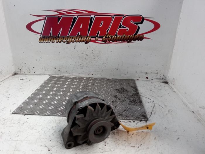 Gebruikte Dynamo Peugeot 205 II (20A/C) 1.4 Prijs € 30,00 Margeregeling aangeboden door Autosloopbedrijf gebr. Maris