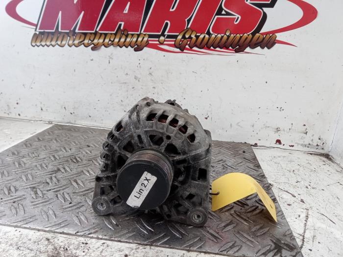 Gebruikte Dynamo Renault Clio IV (5R) 1.5 Energy dCi 90 FAP Prijs € 40,00 Margeregeling aangeboden door Autosloopbedrijf gebr. Maris