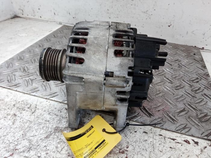 Dynamo van een Renault Clio IV (5R) 1.5 Energy dCi 90 FAP 2014