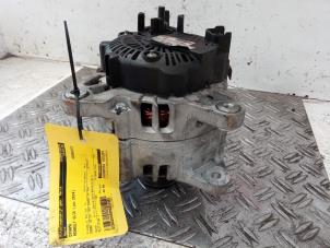 Dynamo van een Renault Clio IV (5R) 1.5 Energy dCi 90 FAP 2014
