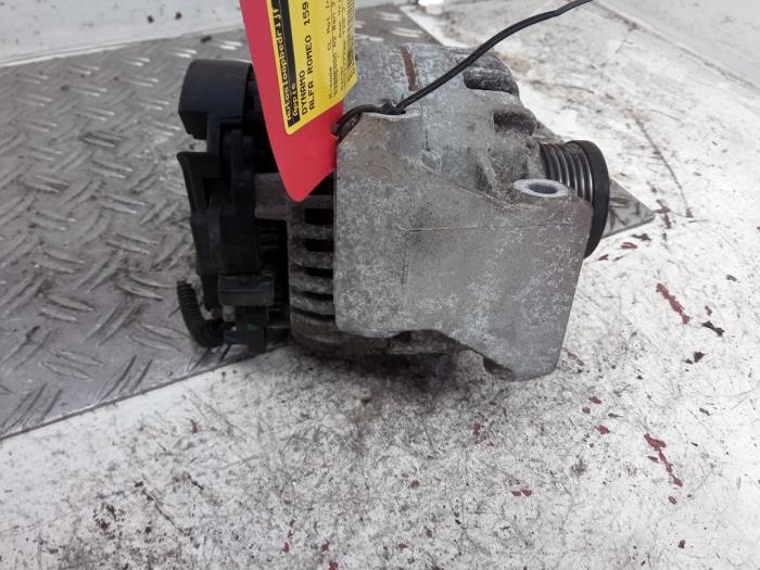 Alternator van een Alfa Romeo 159 Sportwagon (939BX) 2.2 JTS 16V 2007