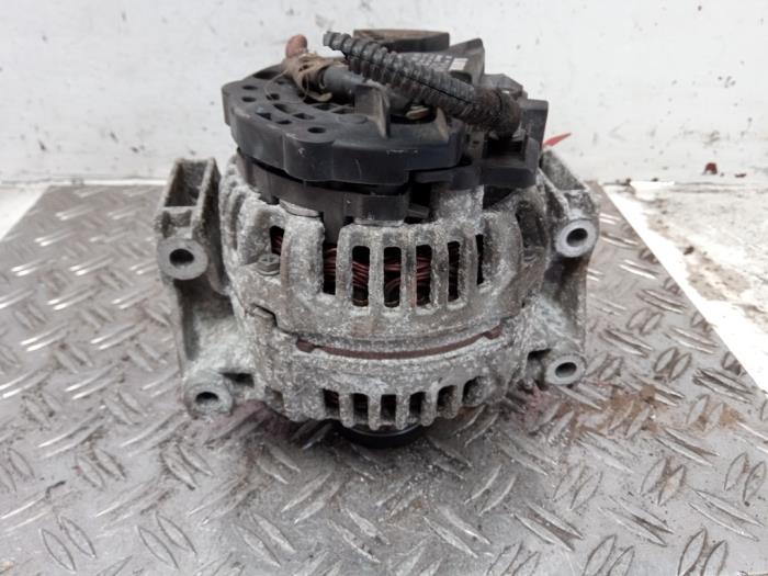 Alternator van een Alfa Romeo 159 Sportwagon (939BX) 2.2 JTS 16V 2007