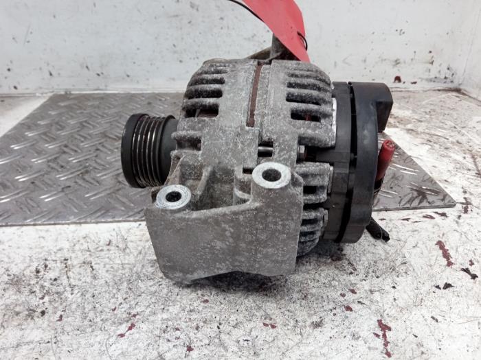 Alternator van een Alfa Romeo 159 Sportwagon (939BX) 2.2 JTS 16V 2007