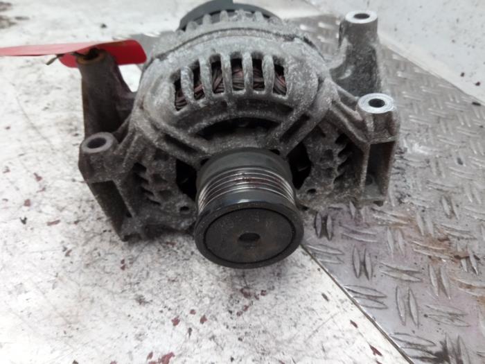 Alternator van een Alfa Romeo 159 Sportwagon (939BX) 2.2 JTS 16V 2007