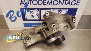 Gebruikte Dynamosteun boven Renault Clio IV (5R) 1.5 Energy dCi 90 FAP Prijs € 30,00 Margeregeling aangeboden door Auto Bek