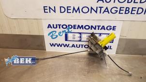 Gebruikte Deurslot Mechaniek 4Deurs links-achter Peugeot 407 SW (6E) 2.0 HDiF 16V Prijs € 12,00 Margeregeling aangeboden door Auto Bek