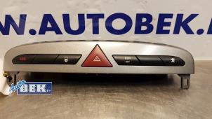 Gebruikte Alarmlicht Schakelaar Peugeot 308 SW (4E/H) 1.6 HDi 16V Prijs € 45,00 Margeregeling aangeboden door Auto Bek
