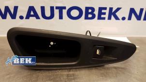 Gebruikte Ruit schakelaar elektrisch Peugeot 308 SW (4E/H) 1.6 HDi 16V Prijs € 15,00 Margeregeling aangeboden door Auto Bek