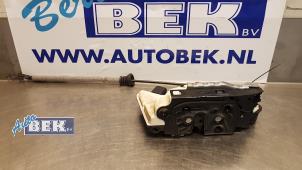 Gebruikte Cilinderslot Portier links Volkswagen Phaeton (3D) 3.2 V6 30V Prijs € 21,00 Margeregeling aangeboden door Auto Bek