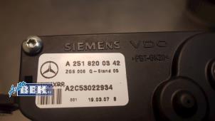 Gebruikte Motor electrisch raam Mercedes GL (X164) 4.0 GL 420 CDI V8 32V Prijs € 25,00 Margeregeling aangeboden door Auto Bek