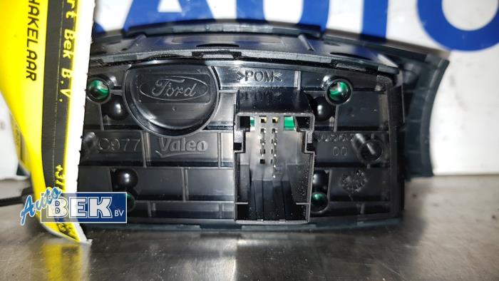 Gevarenlicht Schakelaar van een Ford Ka II 1.2 2012