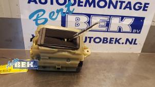 Gebruikte Versnellingspook Mercedes E (C207) E-350 CDI V6 24V Prijs € 47,50 Margeregeling aangeboden door Auto Bek