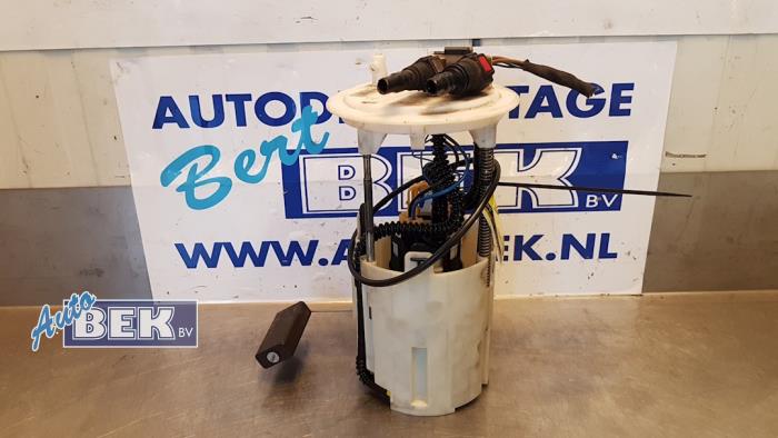 Gebruikte Brandstofpomp Elektrisch Mercedes Vito Prijs € 35,00 Margeregeling aangeboden door Auto Bek