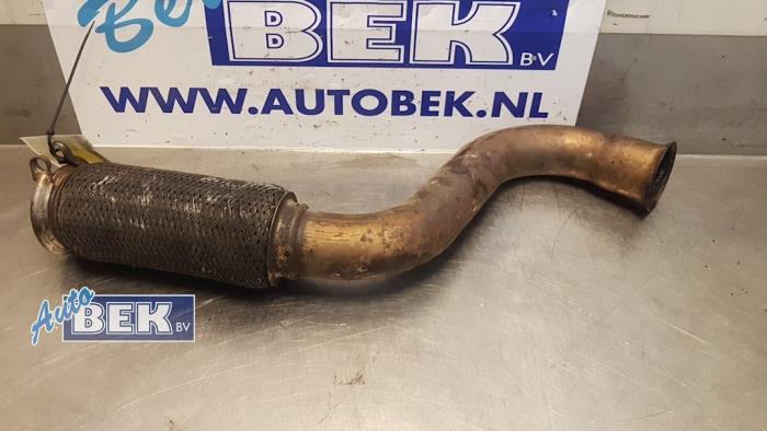 Gebruikte Uitlaat Tussenpijp Peugeot 307 (3A/C/D) 1.6 HDiF 16V Prijs € 12,50 Margeregeling aangeboden door Auto Bek