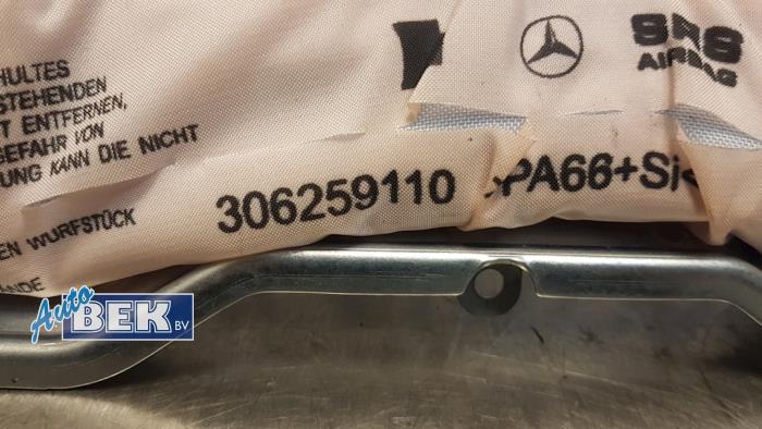 Knie airbag van een Mercedes-Benz C Estate (S204) 2.2 C-220 CDI 16V BlueEfficiency 2009
