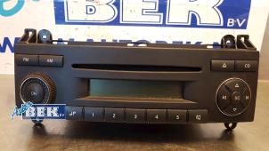 Gebruikte Radio CD Speler Mercedes Sprinter 3,5t (906.13/906.23) 313 CDI 16V Prijs € 75,00 Margeregeling aangeboden door Auto Bek