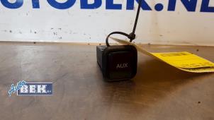 Gebruikte AUX/USB aansluiting Audi A1 (8X1/8XK) 1.6 TDI 16V Prijs € 20,00 Margeregeling aangeboden door Auto Bek