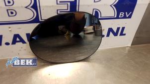 Gebruikte Spiegelglas links Peugeot 107 1.0 12V Prijs € 20,00 Margeregeling aangeboden door Auto Bek