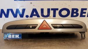 Gebruikte Alarmlicht Schakelaar Peugeot 308 (4A/C) 1.6 HDi Prijs € 15,00 Margeregeling aangeboden door Auto Bek