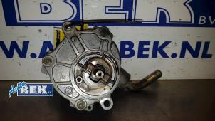 Gebruikte Vacuumpomp (Diesel) Mercedes E Combi (S210) 3.2 E-320 CDI 24V Prijs € 25,00 Margeregeling aangeboden door Auto Bek