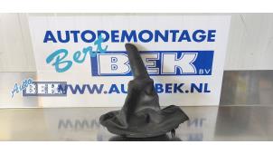 Gebruikte Handremhendel Hoes BMW 5 serie (E60) 520i 24V Prijs € 20,00 Margeregeling aangeboden door Auto Bek