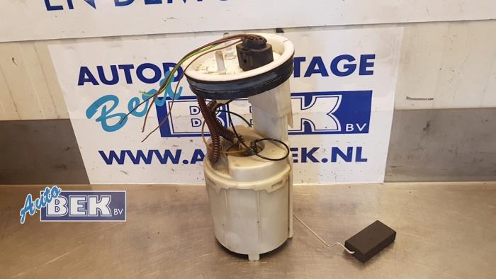 Gebruikte Tank element Pomp Volkswagen Passat (3B3) 2.0 Prijs € 47,50 Margeregeling aangeboden door Auto Bek