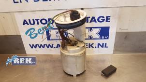 Gebruikte Brandstofpomp Elektrisch Volkswagen Passat (3B3) 2.0 Prijs € 95,00 Margeregeling aangeboden door Auto Bek