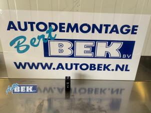Gebruikte AUX/USB aansluiting BMW 3 serie (E92) 320d 16V Prijs € 15,00 Margeregeling aangeboden door Auto Bek