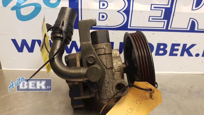 Gebruikte Pomp Servo Kia Pregio (TB) 2.5 TCi Prijs € 25,00 Margeregeling aangeboden door Auto Bek