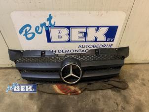 Gebruikte Grille Mercedes Sprinter 5t (906.63/65) 511 CDI 16V Prijs op aanvraag aangeboden door Auto Bek