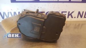 Gebruikte Gasklephuis Mercedes E (W212) E-200 CDI 16V BlueEfficiency,BlueTEC Prijs € 75,00 Margeregeling aangeboden door Auto Bek