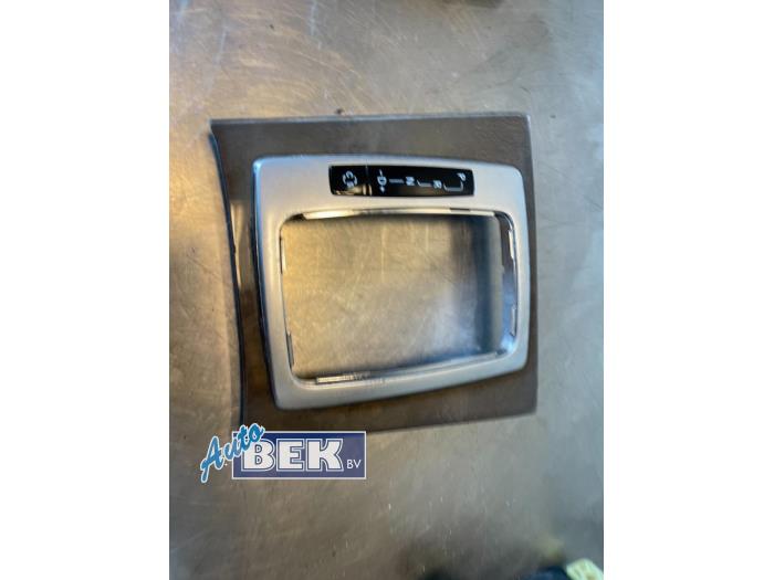 Gebruikte Versnellingspook Mercedes E (W212) E-250 CDI 16V BlueEfficiency Prijs € 25,00 Margeregeling aangeboden door Auto Bek