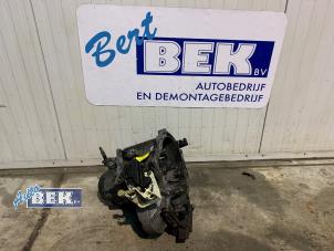 Gebruikte Versnellingsbak Peugeot 307 Break (3E) 1.6 HDi 90 16V Prijs € 100,00 Margeregeling aangeboden door Auto Bek