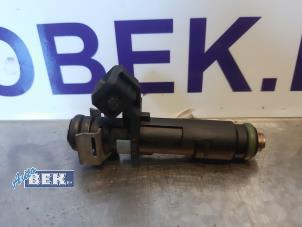 Gebruikte Injector (benzine injectie) Chevrolet Spark 1.0 16V Prijs € 75,00 Margeregeling aangeboden door Auto Bek