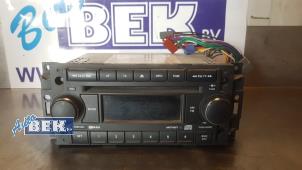 Gebruikte Radio CD Speler Dodge Caliber 2.0 CRD 16V Prijs € 70,00 Margeregeling aangeboden door Auto Bek
